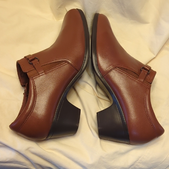 Womens Clarks Elegant Brown Heeled Shoes Size 9.5 - Picture 7 of 11